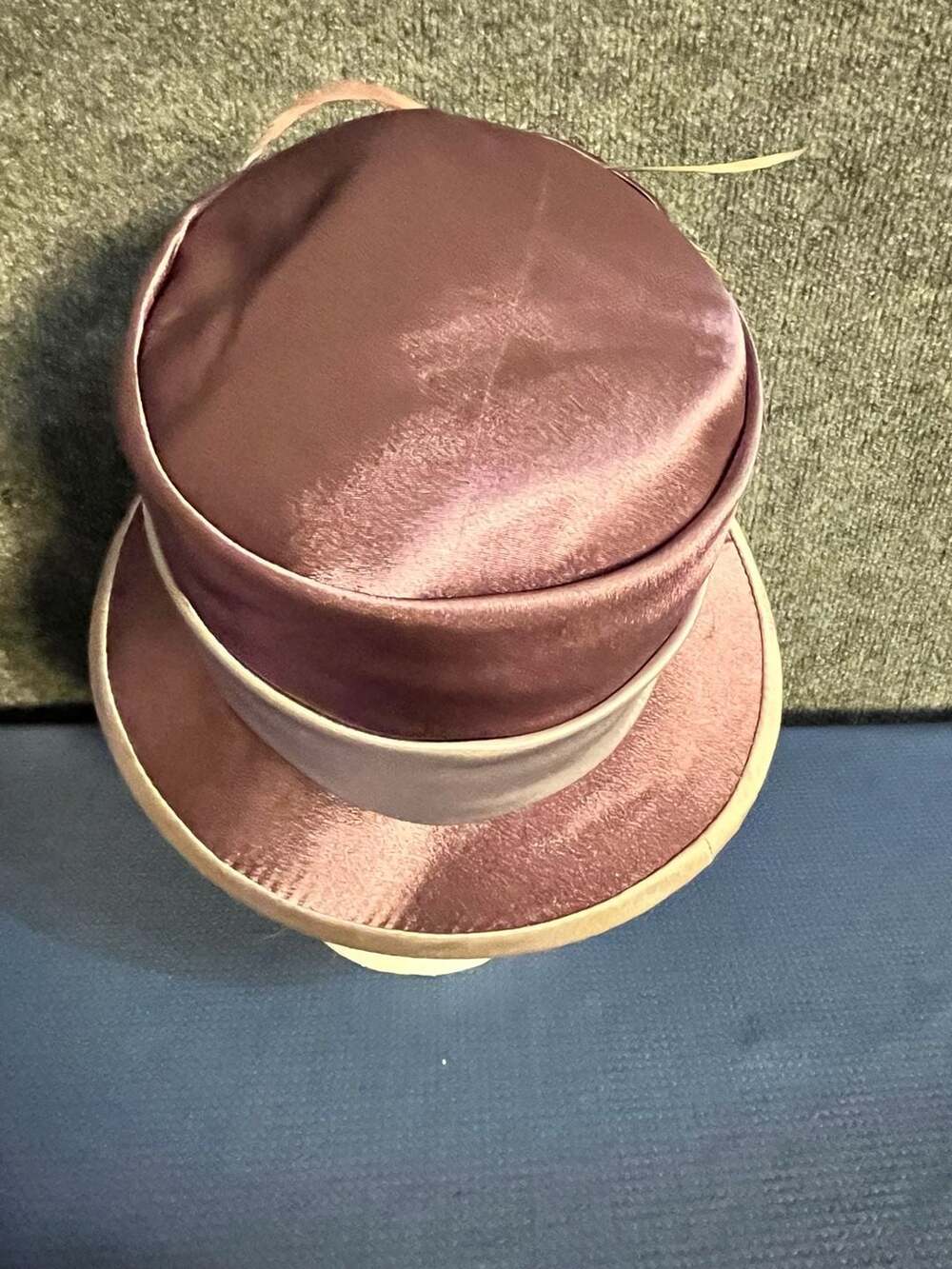 Vintage August Accessories Fine Millinery Satin Bow Feather Hat Mauve 002-051